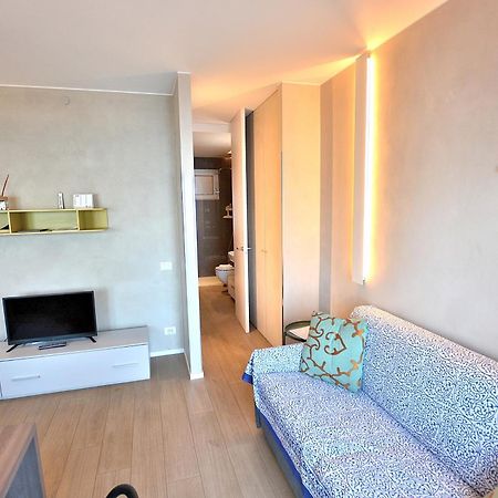 Leonardo Walsh Apartment With Lake View Torri Del Benaco Εξωτερικό φωτογραφία