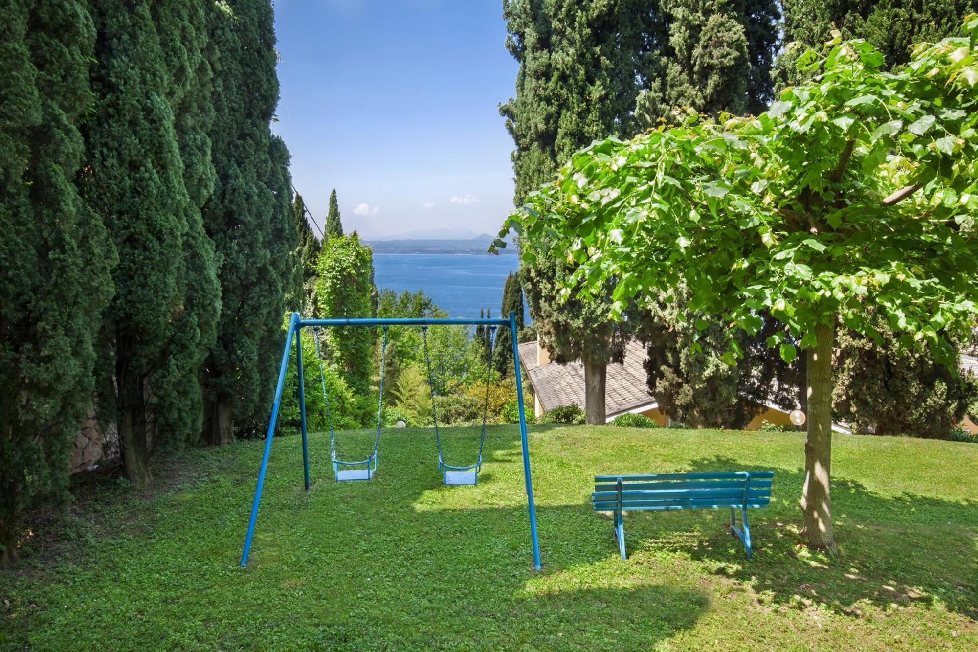 Leonardo Walsh Apartment With Lake View Torri Del Benaco Εξωτερικό φωτογραφία