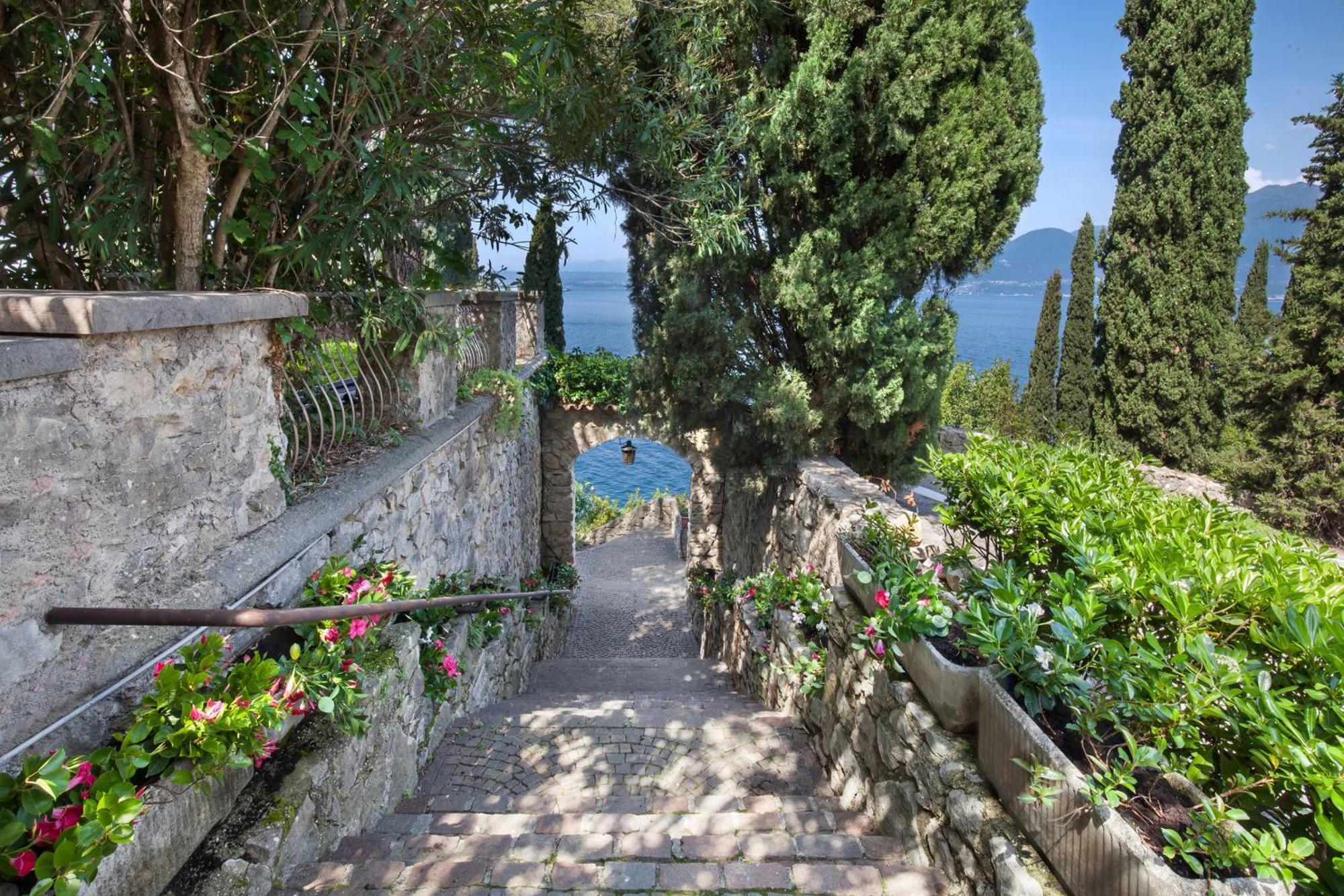 Leonardo Walsh Apartment With Lake View Torri Del Benaco Εξωτερικό φωτογραφία