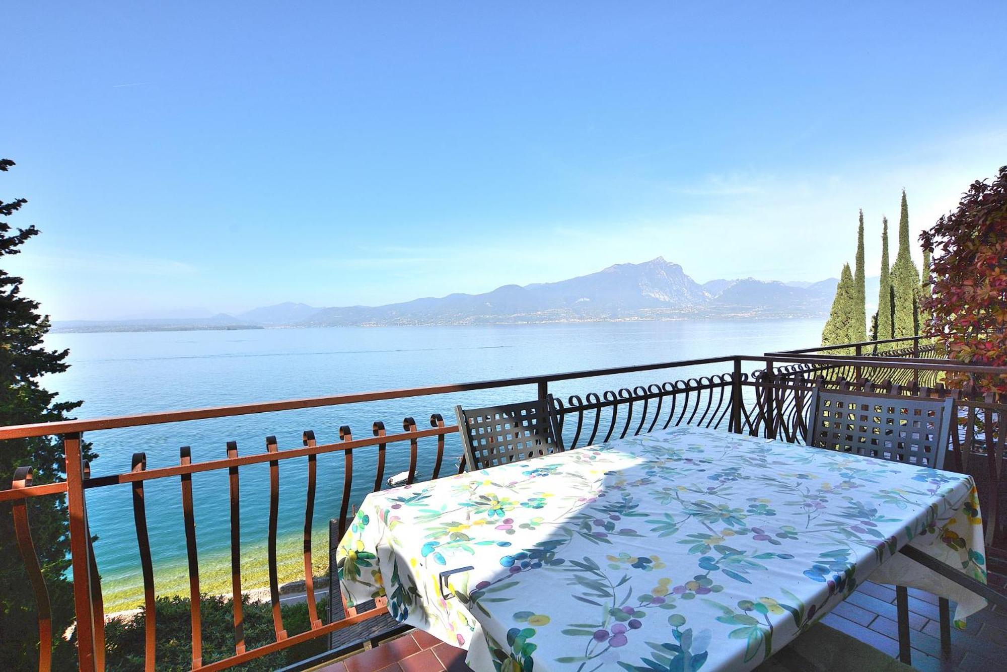 Leonardo Walsh Apartment With Lake View Torri Del Benaco Εξωτερικό φωτογραφία