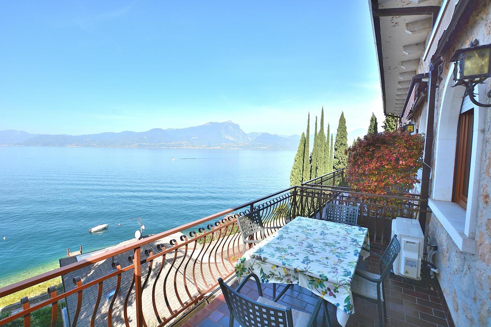 Leonardo Walsh Apartment With Lake View Torri Del Benaco Εξωτερικό φωτογραφία